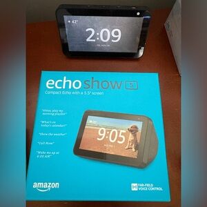 Echo Show 5 Smart Display - Black and Blue
